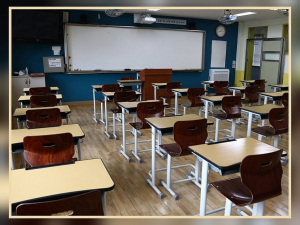 Мужчина оштрафован за несанкционированное преподавание в школе по иностранной учебной программе.