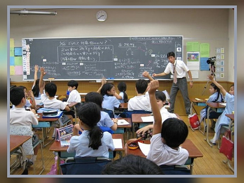Япония школа учитель. Школа в Японии. Школа в Корее. Ученики Японии. Японские дети в школе.